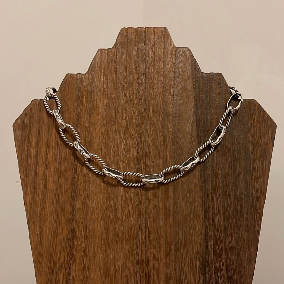 Chain Link Choker Necklace - Oval Shaped